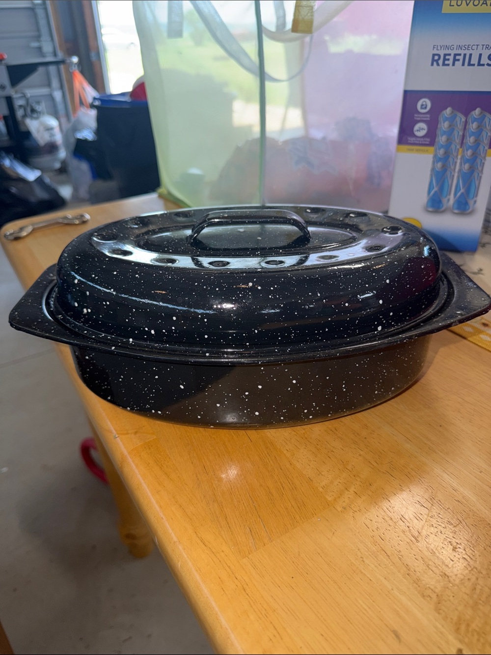VTG Small Black & White USA Speckled Splatter Enamelware Oval Roaster Pan W/ Lid